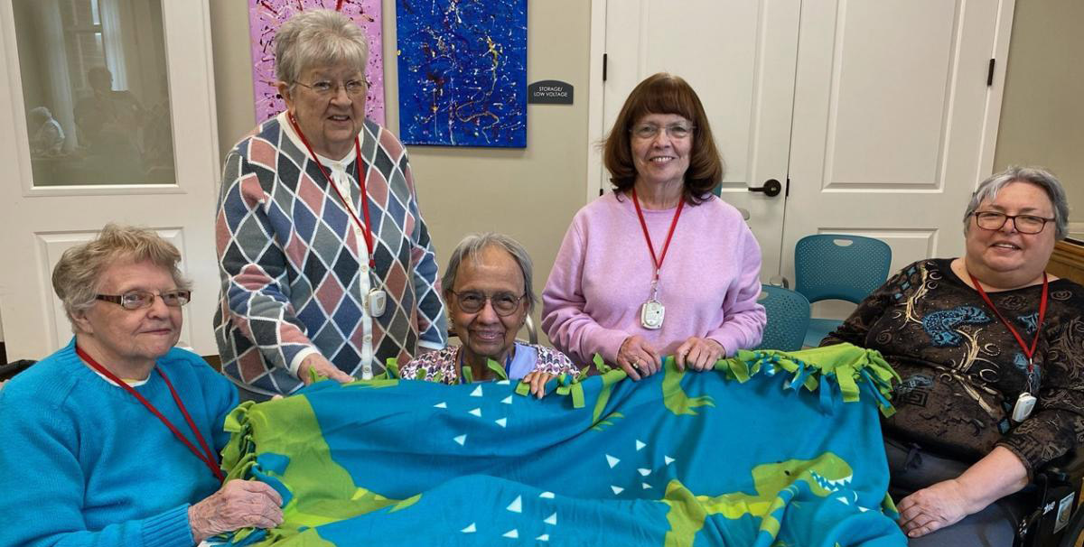 Heartis Orland Park Residents making blankets